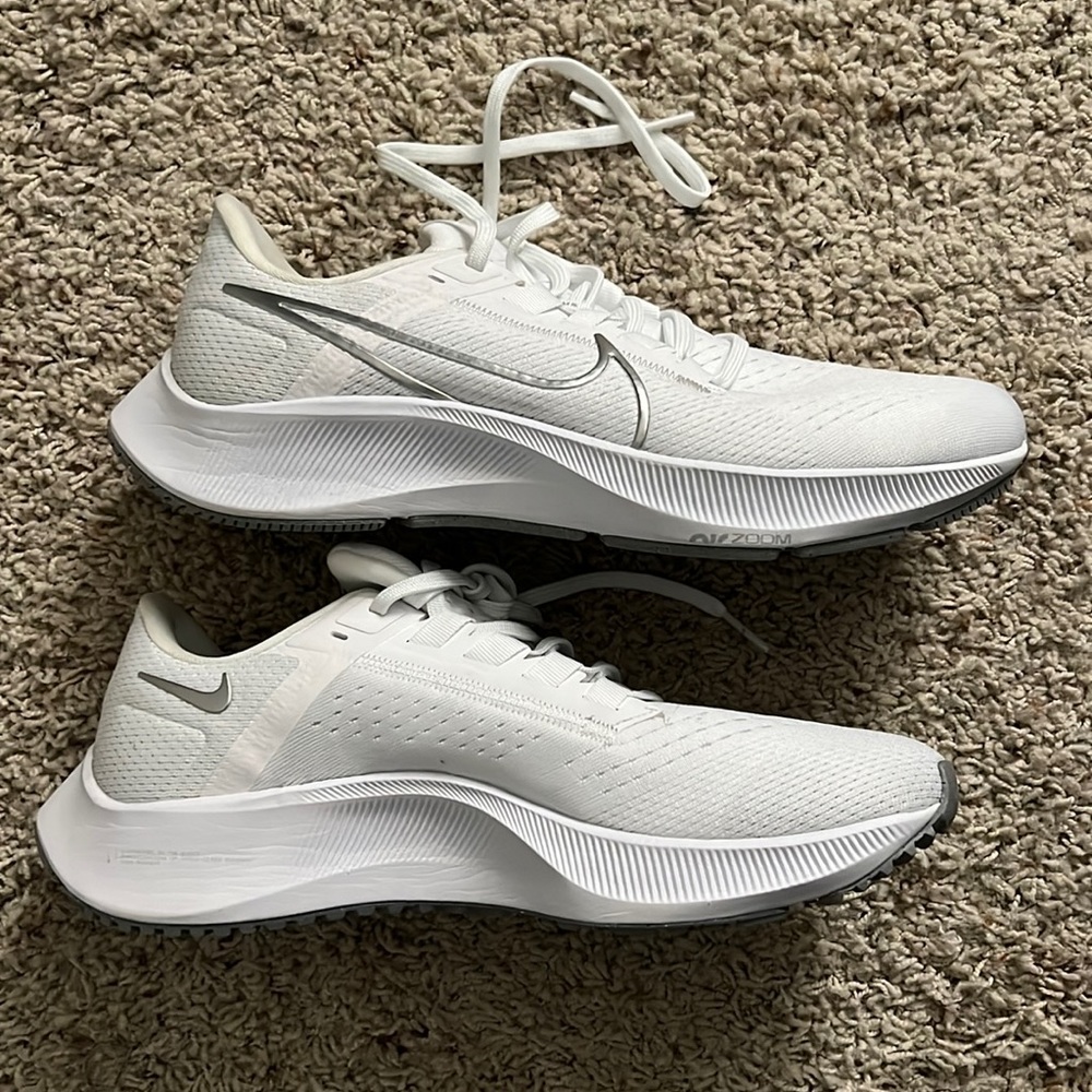 WHITE NIKE PEGASUS AIR ZOOM LIKE NEW SIZE 9